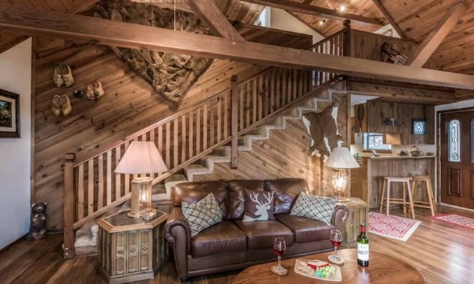 Ruidoso Cabin | Mountain vibes! 3 decks, hot tub, all-weather outdoor room, close to Midtown