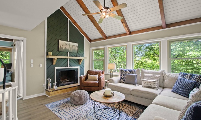 Sugar Mountain Cabin | Mountain View 3BDR w/Hot Tub Plus Game Loft And Deck