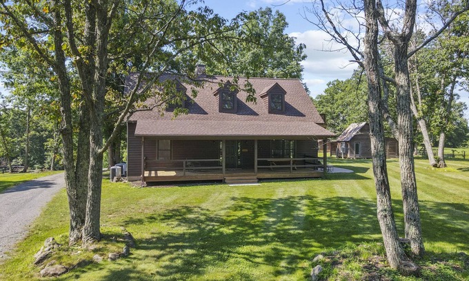 Keene Cabin | Mountain View Cabin in VA Wine Country