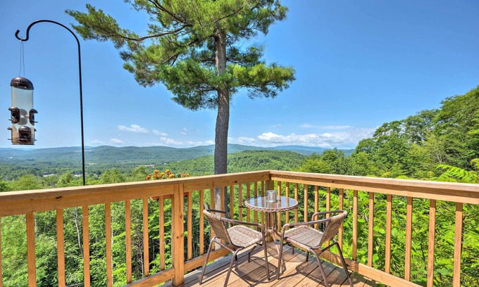 Campton House | Mountain-View Campton Retreat ~ 3 Mi to Ski Slopes