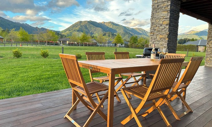 Hanmer Springs House | Mountain View Haven - Hanmer Springs Holiday Home