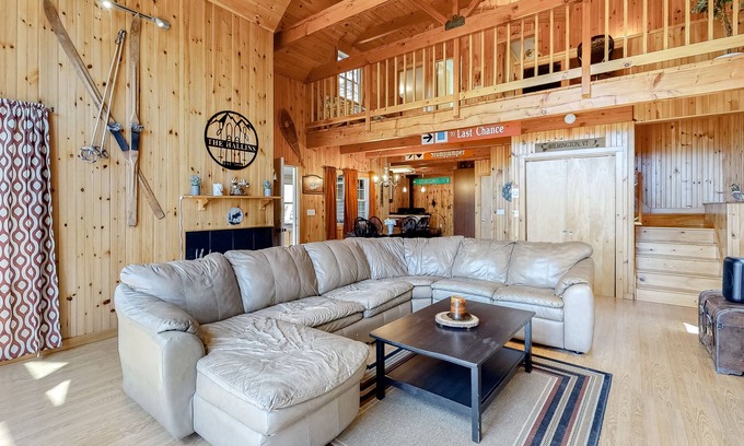 Wilmington House | Mountain view home with WiFi, firepit, & fireplace - direct access to Vast trail