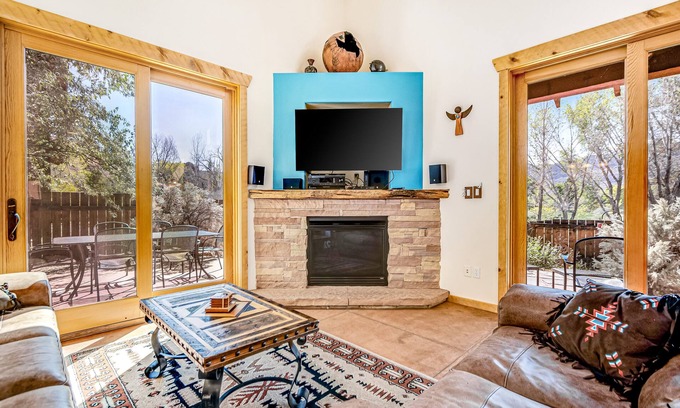 Coyote Run House | Mountain-view home with private hot tub & patio - close to golf & trails