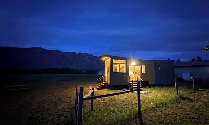 Central Kootenay House | Mountain View Retreat