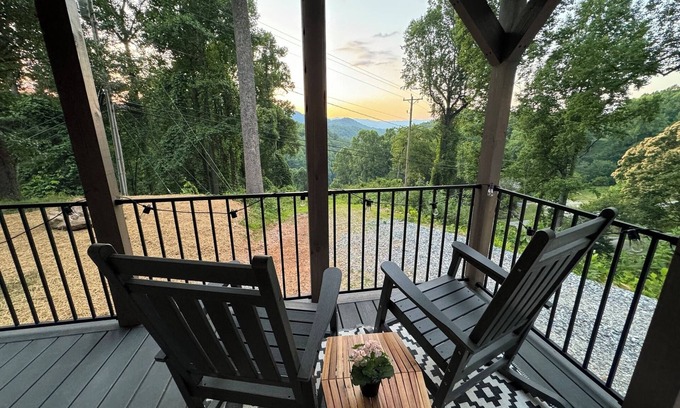 Bryson City Cabin | Mountain View Tiny Home Cabin Near Nantahala River