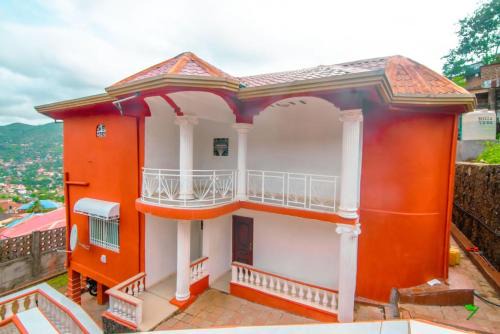 Freetown House | Mountain View Villa Guest House