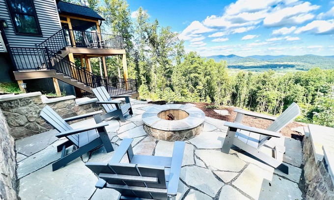Stanardsville House | Mountain Views, Hot Tub, Fire Pit, Screened-In Porch