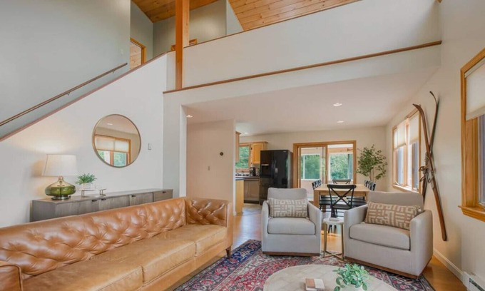 Jefferson House | Mountain Views, Hot Tub near Hiking, Ski & Santa's Village