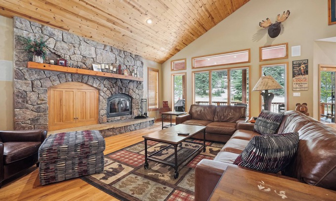 Keystone House | Mountain Views/Hot Tub/Gourmet Kitchen/BBQ