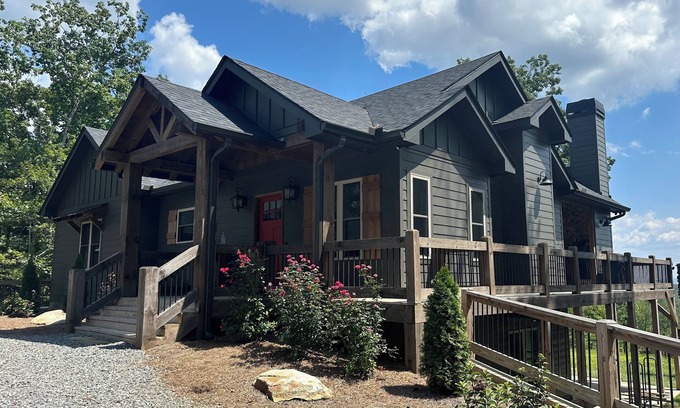 Ellijay House | Mountain Views, Hot Tub, Multiple Fireplaces, Arcades, 15 mins to DT Ellijay!