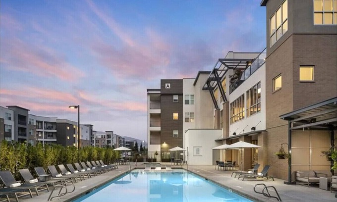 Draper Apartment | Mountain Vista | Hot Tub | Central | 24 hr Gym