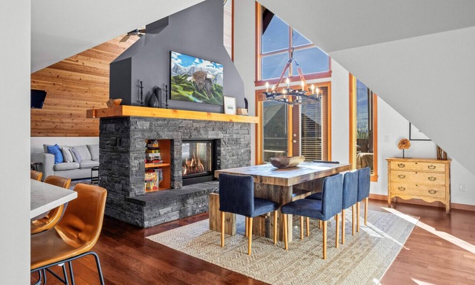 Canmore Apartment | Mountain Vista Luxury Penthouse