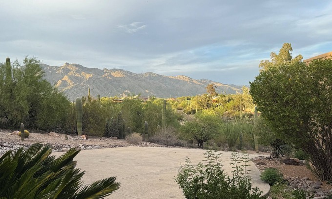 Catalina Foothills Estates Villa | Mountains Everywhere +hot tub +bbq +firepit +games +western movies