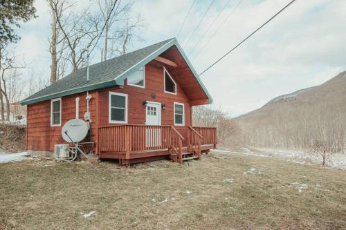 Roxbury House | Mountainscape: Peaceful & Skiing