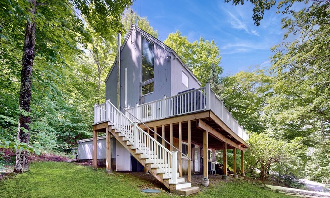 Campton House | Mountainside dog friendly home w/spectacular views: rec center amenities & A/C