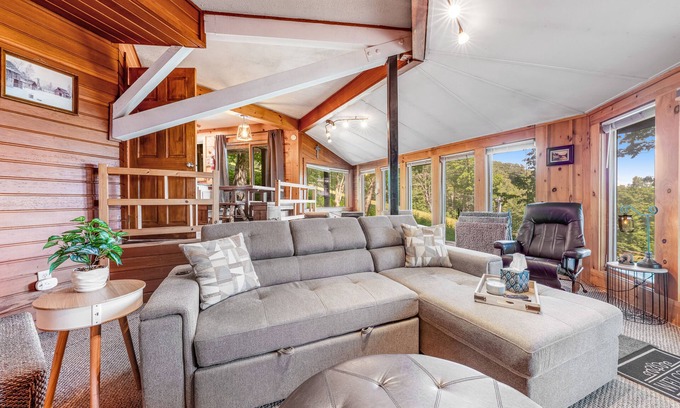 Sugar Mountain House | Mountainside house with ski slope access and gas fireplace