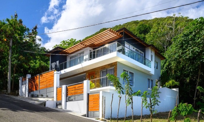 Barrio Las Yaguitas House | Mountainside retreat on la montaña Isabel de Torre