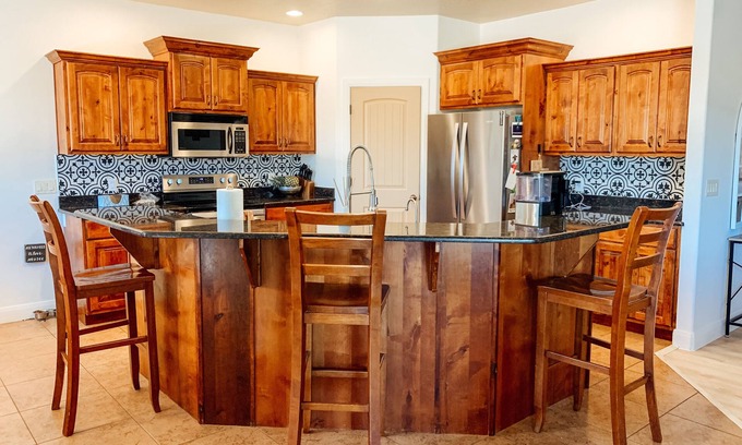 Apple Valley House | Mountainview Home with Large Patio & Sport Court