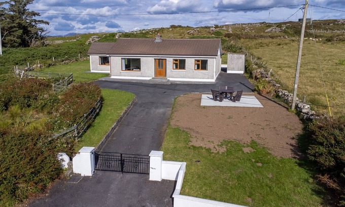 Connemara House | Mourneen Cottage
