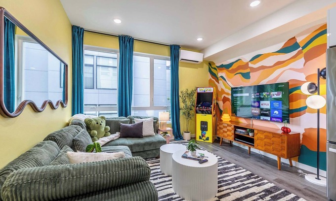 Minor House | Movie Theatre | Rooftop | King Bed | Arcade | BBQ