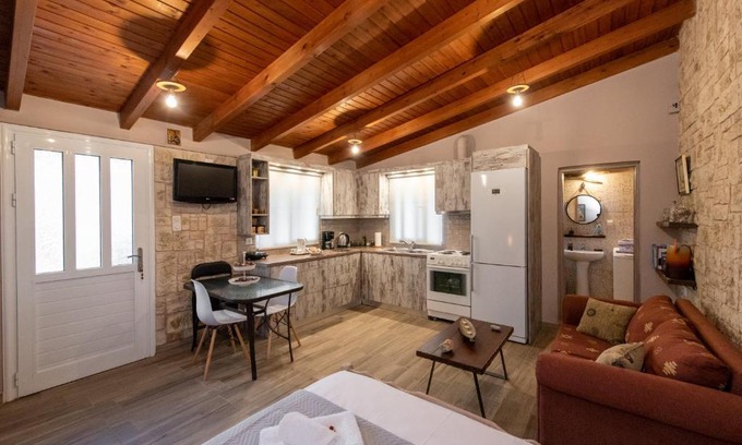 Amarinthos Apartment | Mozart House Studio