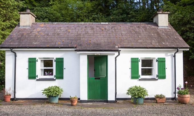 Gortin Cottage | MR MCGREGORS' COTTAGE, pet friendly, with open fire in Gortin