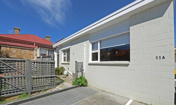 Battery Point Cottage | Ms Sophia's Studio Apartment - Historic Battery Pt