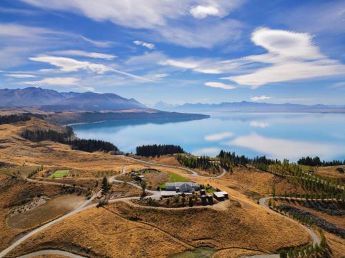 Ben Ohau Cabin | Mt Cook Lakeside Retreat
