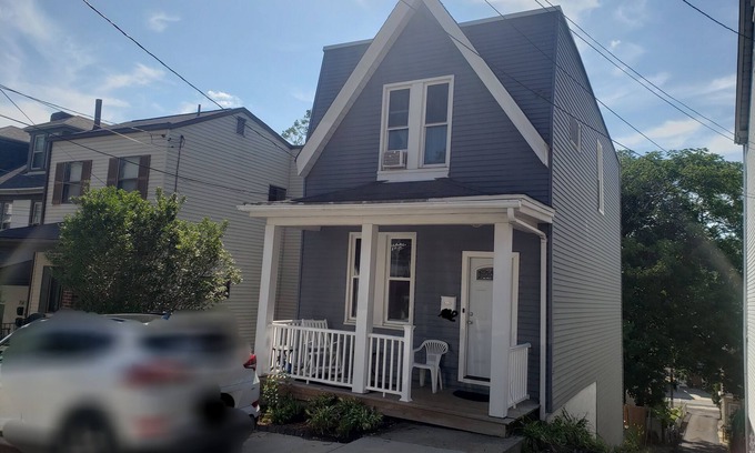 Mount Washington House | Mt. Washington Home located conveniently just outside of downtown Pittsburgh.