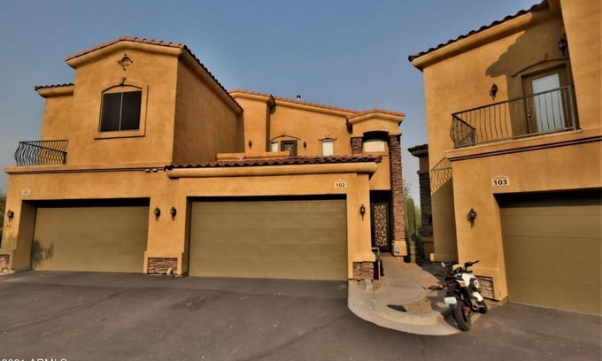 Paradise Valley Village House | Mtn City View 3 bd 3 ba office 2 mi desert ridge