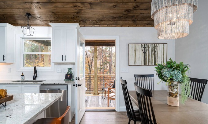 Ellijay Cabin | MTN Resort Cabin, Amenities, Mins to DT, Wineries, Pet-Friendly, Sparkling Clean