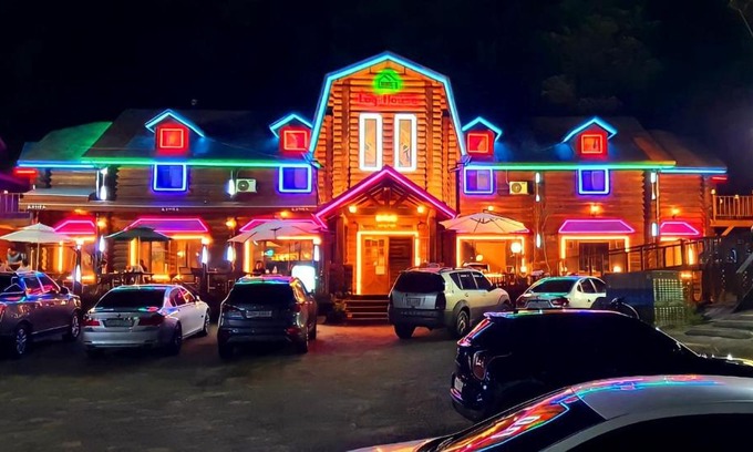Seolcheon-myeon House | Muju Log House Pension