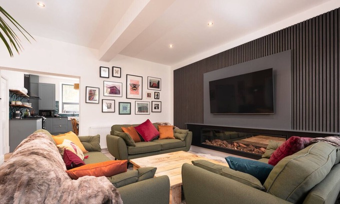 Todmorden House | Mulberry Boutique Stay – Canal-Side Near Hebden Bridge