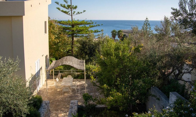 Santa Cesarea Terme House | Mulberry House with garden