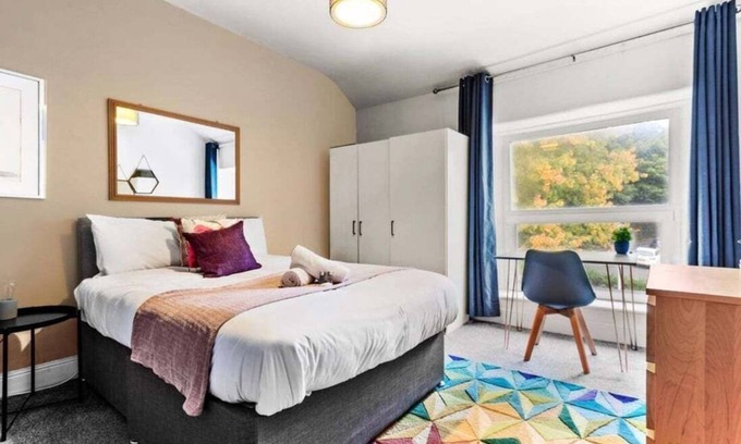 Cynonville Apartment | Mumbles View by Tŷ SA