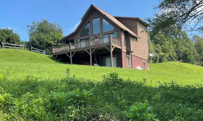 Unaka Cabin | MURPHY, NC SERENE MOUNTAIN CABIN Pet Friendly!