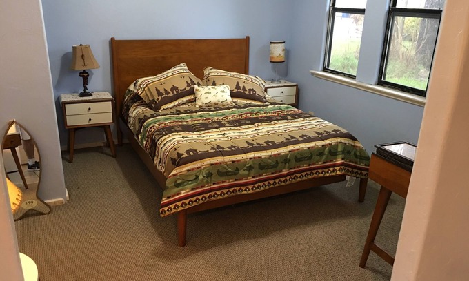 Murphys Cottage | Murphys Wine Cottages: Fishing Cabin Sleeps 3, Economy Priced
