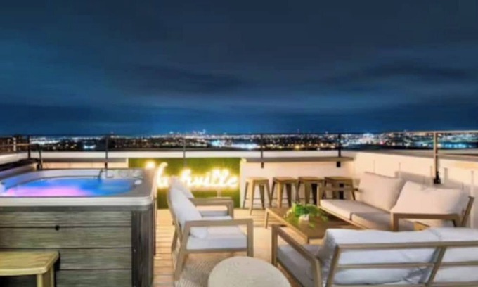 Nashville House | Music City Retreat | Rooftop, Hot Tub, + Sleeps 14