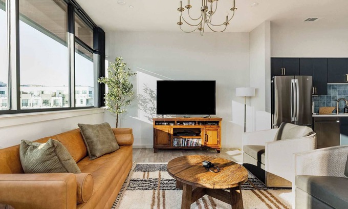 Edgehill Condo | Music Row, Pool, Rooftop Deck, Balcony, Gym