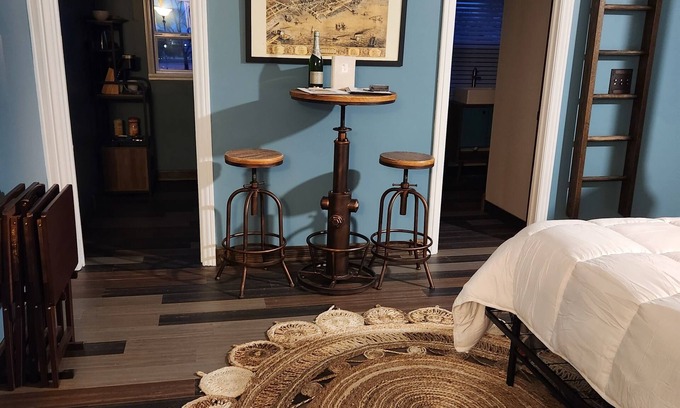 Muskegon Apartment | Muskegon Lake View Loft studio/kitchenette