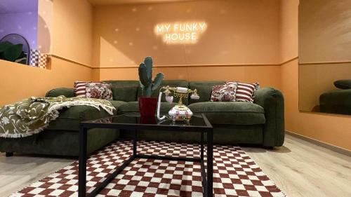 Manage House | My Funky House - Manage - Spa, jacuzzi, billard, cinéma, Nintendo Switch, karaoké