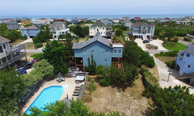 Whalehead Beach House | My Happy Place: Private Pool & Hot Tub, Rec Room w/Foosball and Air Hockey