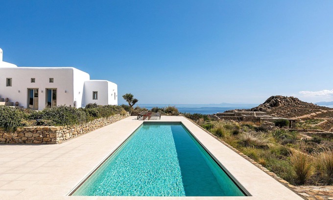 Paraga Villa | My Rental Homes - Villa Virgil with heated pool, Jacuzzi, basketball court and gym