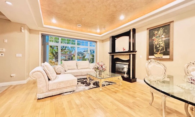 Marpole House | My Sweet Vacation Home with AC