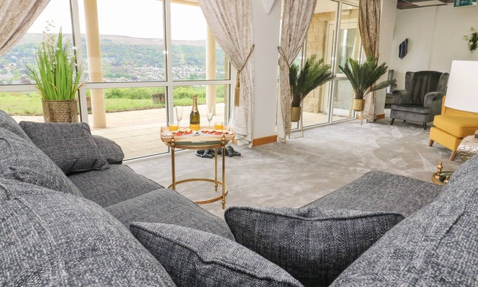 Ilkley House | MYDDELTON GRANGE, pet friendly, luxury holiday cottage in Ilkley
