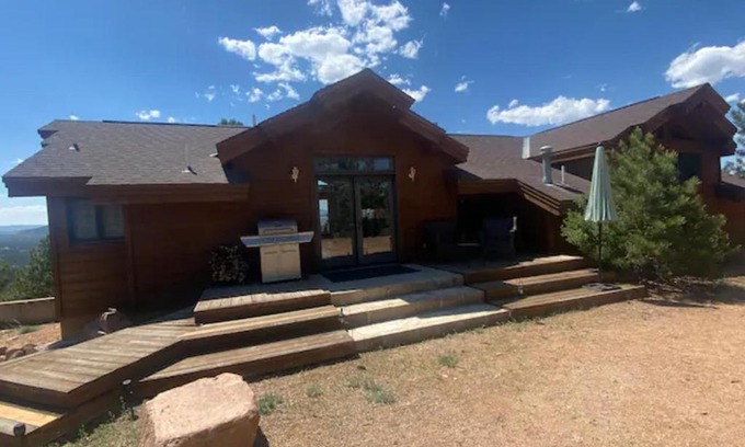 Florissant House | Mydnyt Mountain - The Retreat