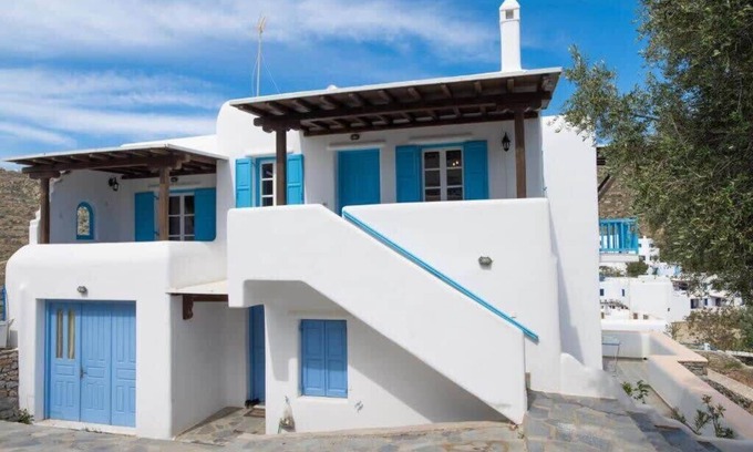 Platis Gialos Apartment | Mykonos Elegance 2-Bedroom Escape in Psarou