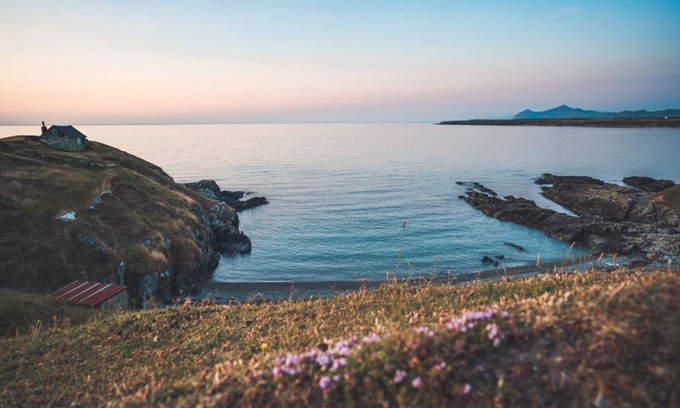 Garn Fadryn Apartment | Mynachdy - sleeps 6 guests in 3 bedrooms