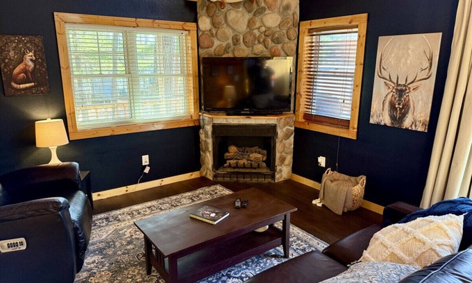 New Post Cabin | Mysa Stuga at Blueberry Hill Resort