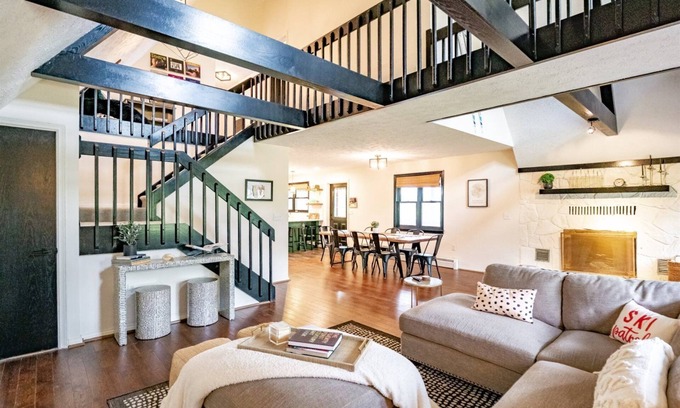 Davis House | Mystic Mama - 72 Piper LanennThe Lost Hangar - Outdoor Community pool, Wrap-Around Deck w/Hot Tub, Views!